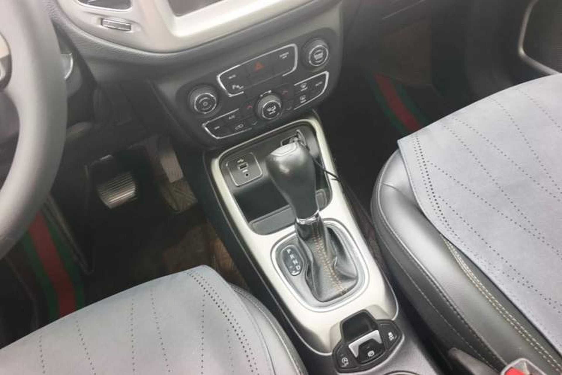 Used Jeep Compass 2019 200T Automatic Family Edition - Connected Large Screen Version Gear Lever