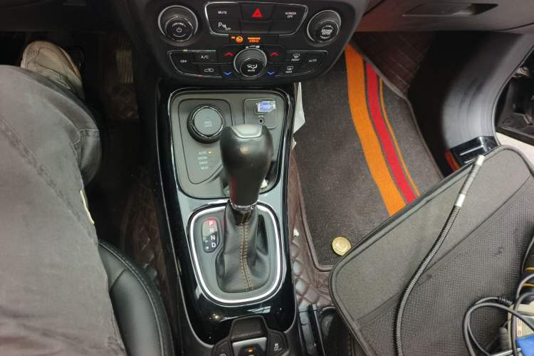 Used Jeep Compass 2019 220T Automatic Family Enjoyment Four-Wheel Drive Edition Gear Lever