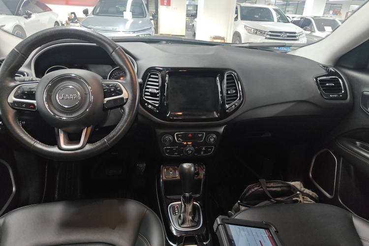 Used Jeep Compass 2019 220T Automatic Family Edition Interior 2
