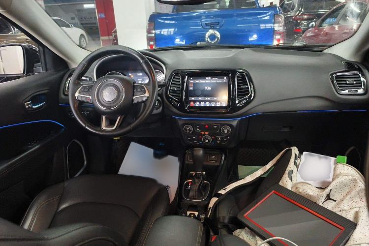 Used Jeep Compass 2019 220T Automatic Family Edition Interior 2