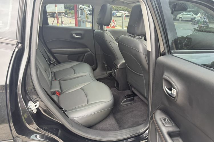 Used Jeep Compass 2019 220T Automatic Family Enjoyment Four-Wheel Drive Edition Interior 2