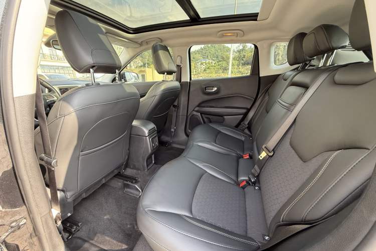 Used Jeep Compass 2019 220T Automatic Enjoyment Version Interior 3
