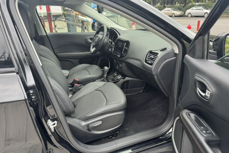 Used Jeep Compass 2019 220T Automatic Family Enjoyment Four-Wheel Drive Edition Interior 4