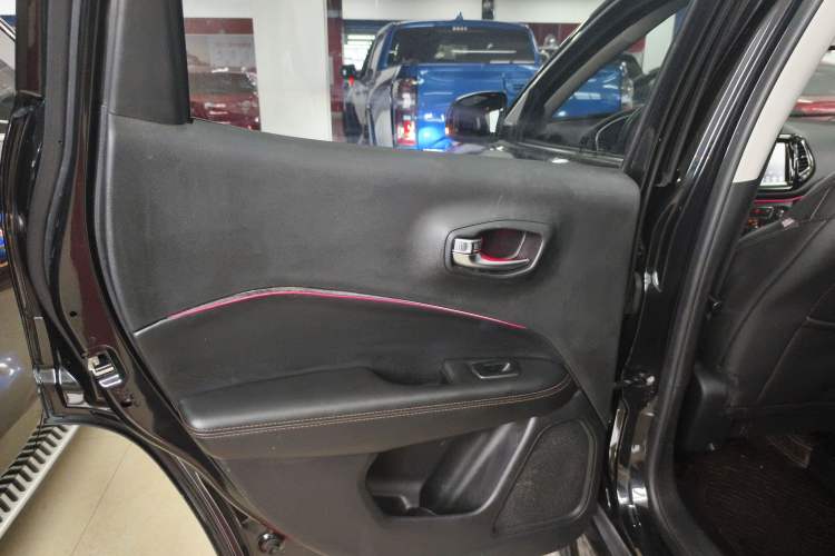 Used Jeep Compass 2019 220T Automatic Family Edition Interior 8