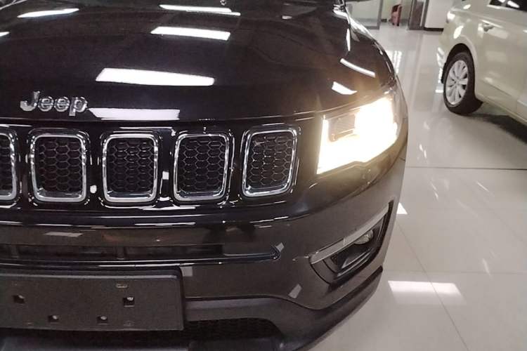 Used Jeep Compass 2019 200T Automatic Family Edition - Connected Large Screen Version Left Front Headlight
