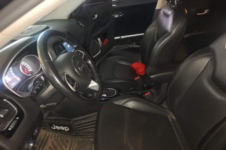 Used Jeep Compass 2019 220T Automatic Family Edition Left Front Seat