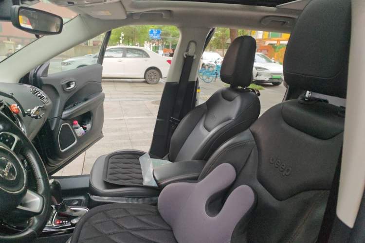 Used Jeep Compass 2019 220T Automatic Family Enjoyment Four-Wheel Drive Edition Left Front Seat