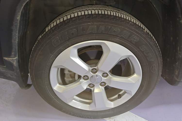 Used Jeep Compass 2019 200T Automatic Family Edition - Connected Large Screen Version Left Front Wheel Hub