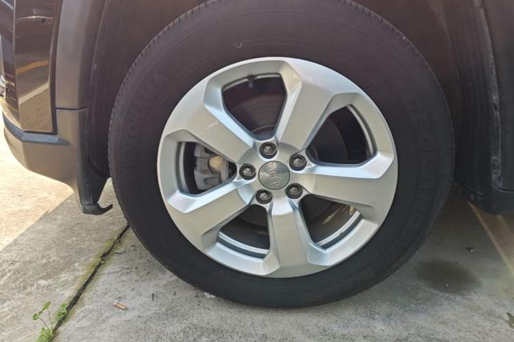 Used Jeep Compass 2019 200T Automatic Prestige Edition Left Front Wheel Hub