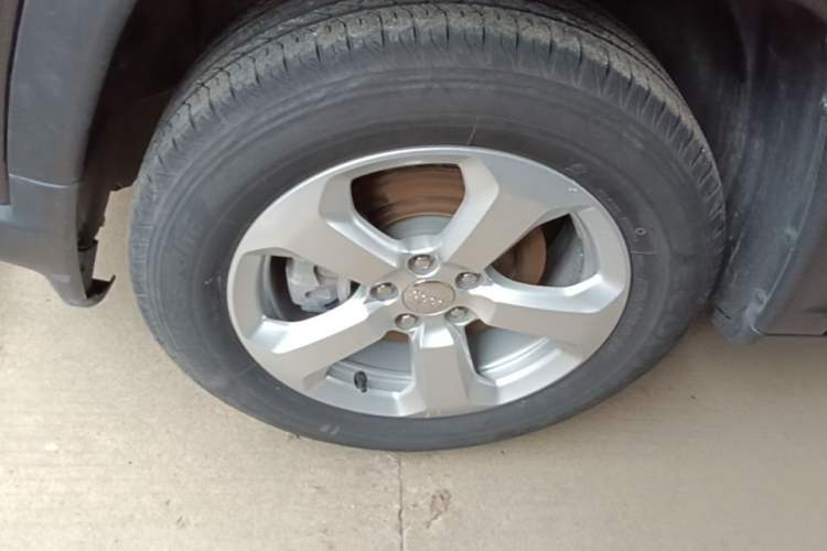 Used Jeep Compass 2019 220T Automatic Family Edition Left Front Wheel Hub