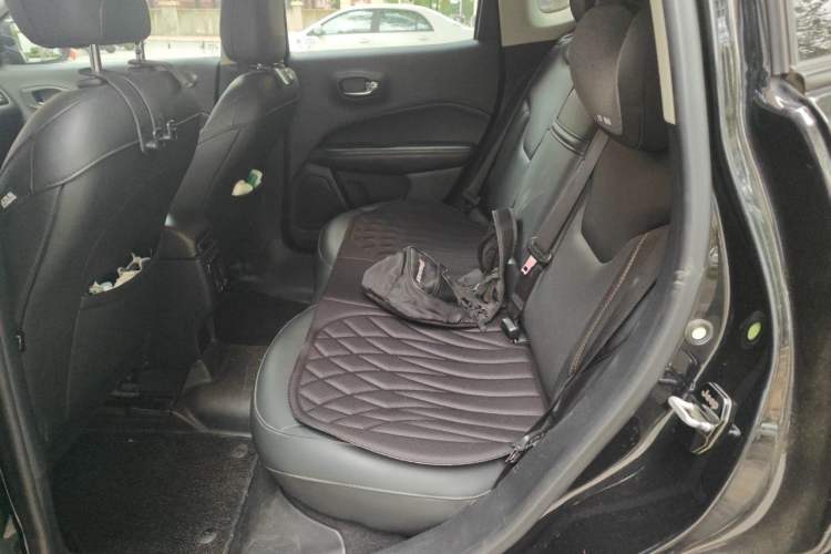 Used Jeep Compass 2019 220T Automatic Family Enjoyment Four-Wheel Drive Edition Left Rear Seat
