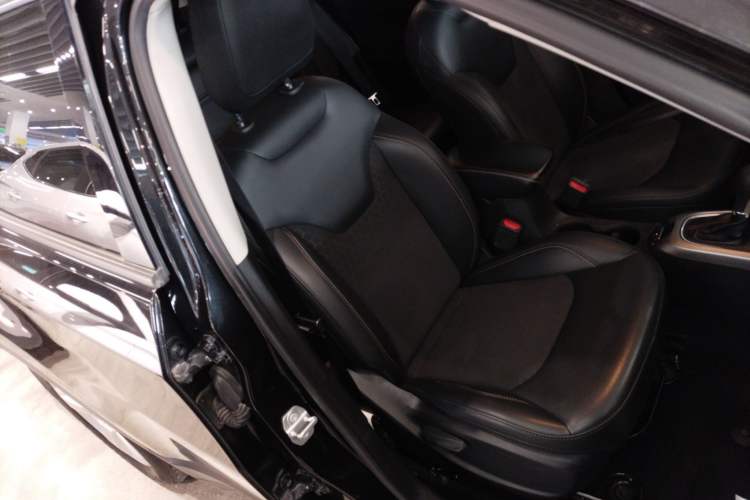 Used Jeep Compass 2019 220T Automatic Enjoyment Version Right Front Seat