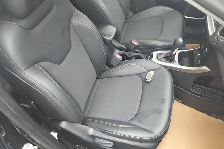 Used Jeep Compass 2019 220T Automatic Enjoyment Version Right Front Seat