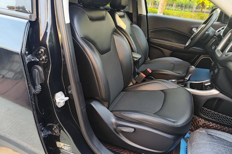 Used Jeep Compass 2019 220T Automatic Enjoyment Version Right Front Seat