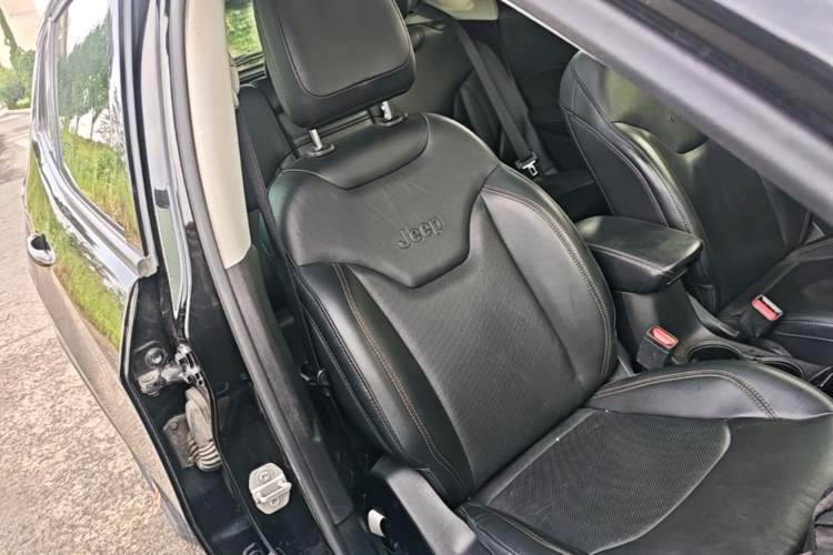 Used Jeep Compass 2019 220T Automatic Family Edition Right Front Seat
