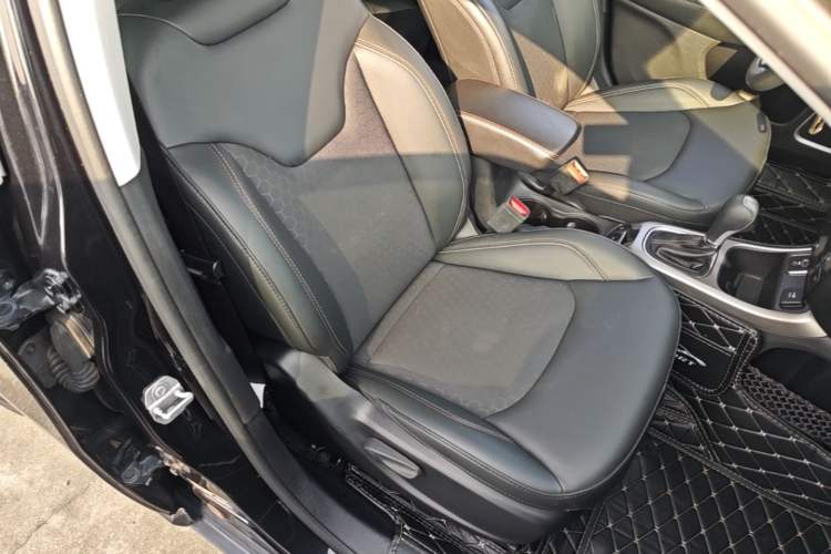 Used Jeep Compass 2019 200T Automatic Prestige Edition Right Front Seat