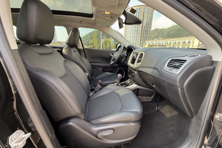 Used Jeep Compass 2019 220T Automatic Enjoyment Version Right Front Seat