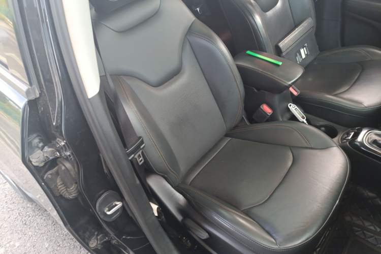 Used Jeep Compass 2019 220T Automatic Family Edition Right Front Seat