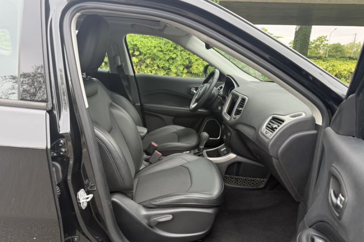 Used Jeep Compass 2019 220T Automatic Enjoyment Version Right Front Seat