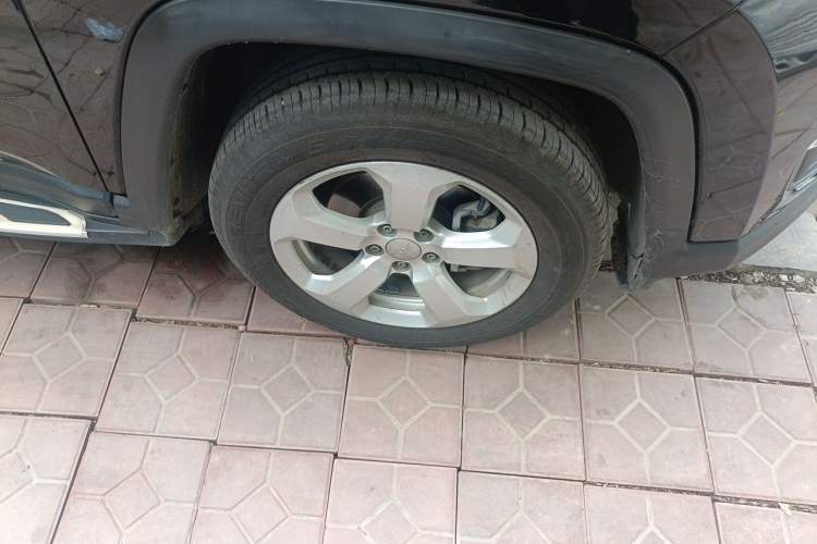 Used Jeep Compass 2019 220T Automatic Family Edition Right Front Wheel Hub