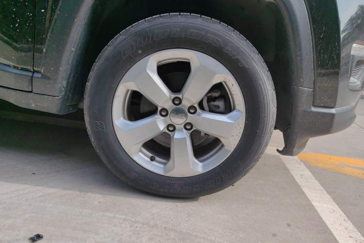 Used Jeep Compass 2019 220T Automatic Family Enjoyment Four-Wheel Drive Edition Right Front Wheel Hub