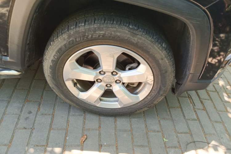 Used Jeep Compass 2019 200T Automatic Family Edition - Connected Large Screen Version Right Front Wheel Hub