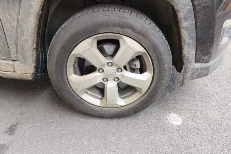Used Jeep Compass 2019 200T Automatic Family Edition - Connected Large Screen Version Right Front Wheel Hub