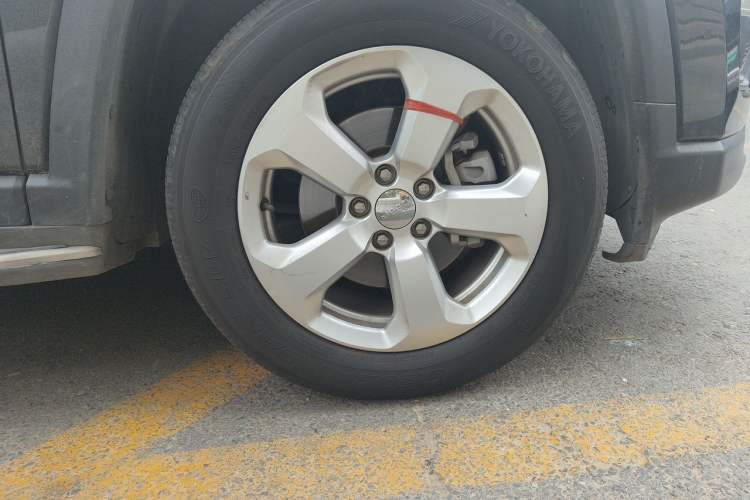 Used Jeep Compass 2019 200T Automatic Family Edition - Connected Large Screen Version Right Front Wheel Hub