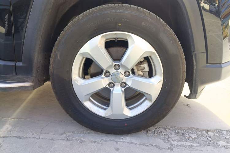 Used Jeep Compass 2019 200T Automatic Family Edition - Connected Large Screen Version Right Front Wheel Hub