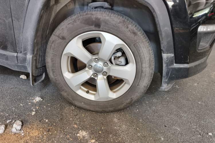 Used Jeep Compass 2019 220T Automatic Family Edition Right Front Wheel Hub