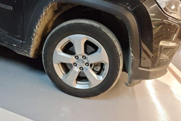 Used Jeep Compass 2019 200T Automatic Family Edition - Connected Large Screen Version Right Front Wheel Hub