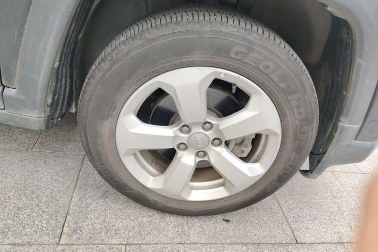 Used Jeep Compass 2019 200T Automatic Prestige Edition Right Front Wheel Hub