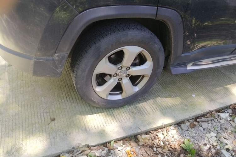 Used Jeep Compass 2019 220T Automatic Family Edition Right Front Wheel Hub