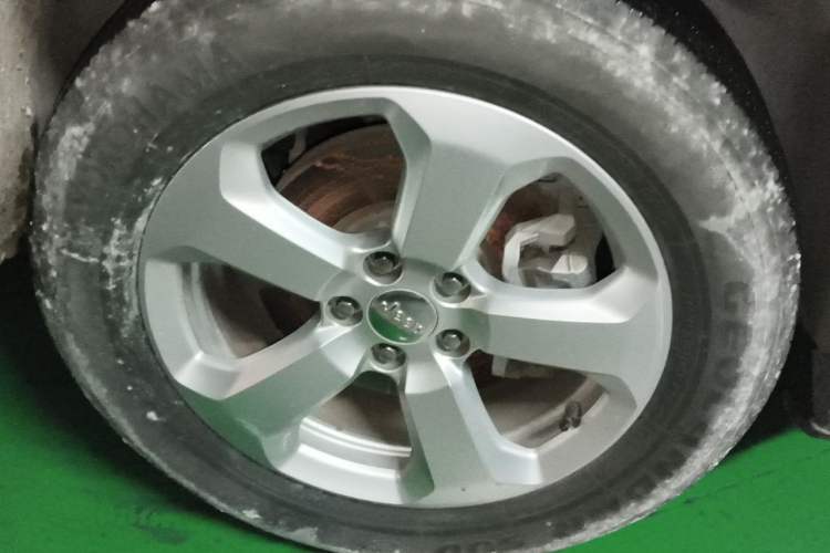 Used Jeep Compass 2019 200T Automatic Family Edition - Connected Large Screen Version Right Front Wheel Hub