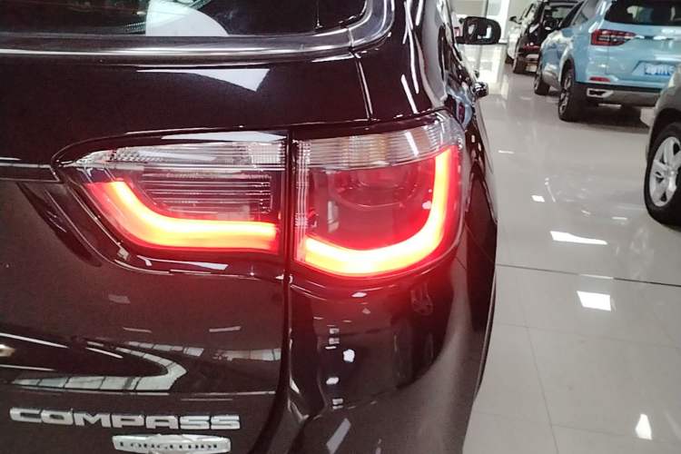 Used Jeep Compass 2019 200T Automatic Family Edition - Connected Large Screen Version Right Rear Taillight