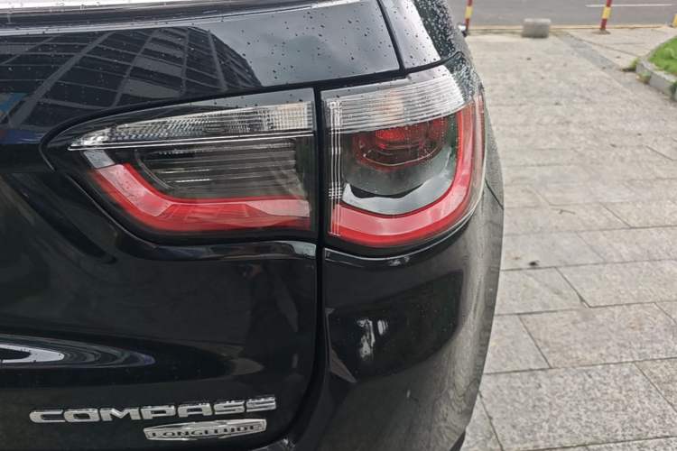 Used Jeep Compass 2019 220T Automatic Family Enjoyment Four-Wheel Drive Edition Right Rear Taillight