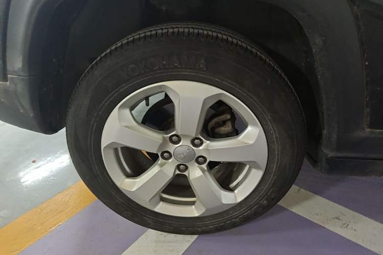 Used Jeep Compass 2019 200T Automatic Family Edition - Connected Large Screen Version Right Rear Wheel Hub