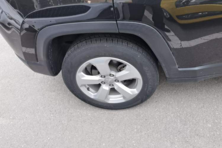 Used Jeep Compass 2019 200T Automatic Family Edition - Connected Large Screen Version Right Rear Wheel Hub