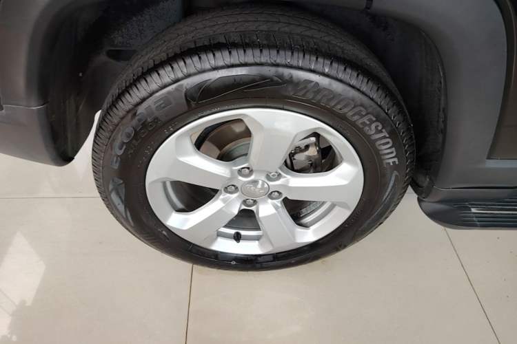 Used Jeep Compass 2019 200T Automatic Family Edition - Connected Large Screen Version Right Rear Wheel Hub