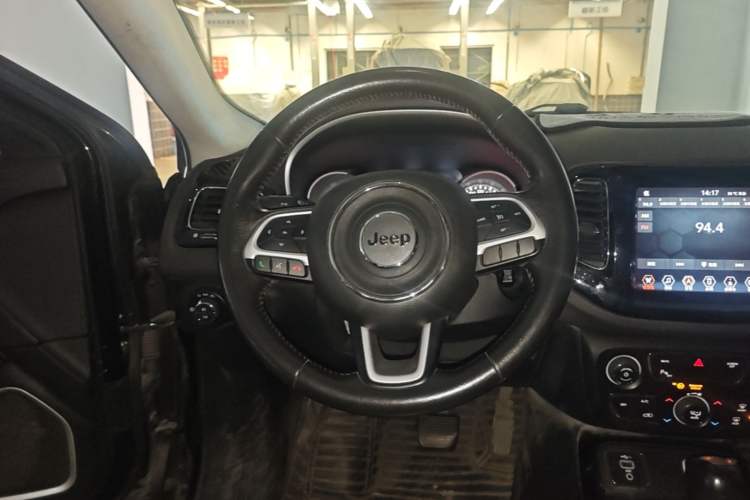 Used Jeep Compass 2019 220T Automatic Family Edition Steering Wheel