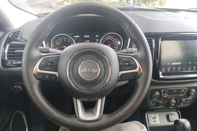 Used Jeep Compass 2019 220T Automatic Family Edition Steering Wheel
