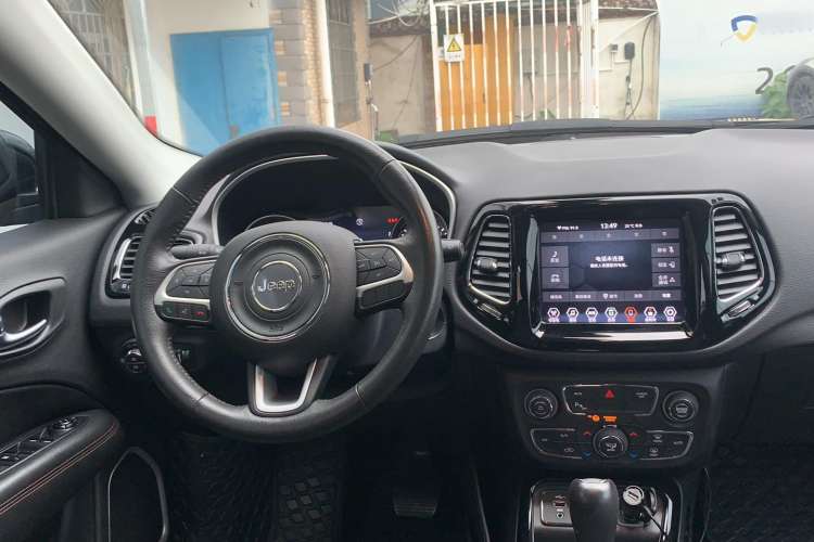 Used Jeep Compass 2019 220T Automatic Family Edition Steering Wheel