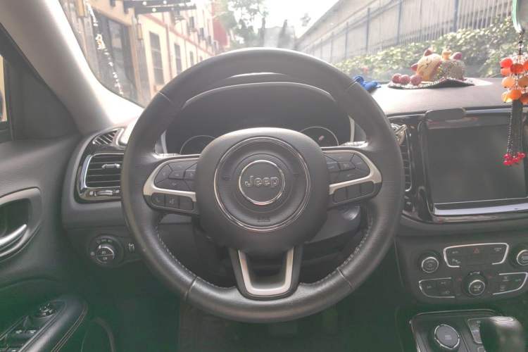 Used Jeep Compass 2019 220T Automatic Family Enjoyment Four-Wheel Drive Edition Steering Wheel
