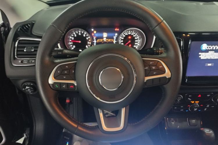 Used Jeep Compass 2019 220T Automatic Family Edition Steering Wheel