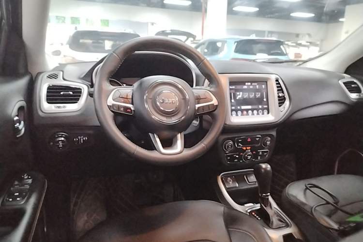 Used Jeep Compass 2019 200T Automatic Family Edition - Connected Large Screen Version Steering Wheel