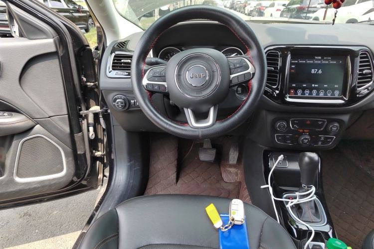 Used Jeep Compass 2019 220T Automatic Family Edition Steering Wheel