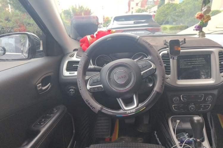 Used Jeep Compass 2019 200T Automatic Family Edition - Connected Large Screen Version Steering Wheel