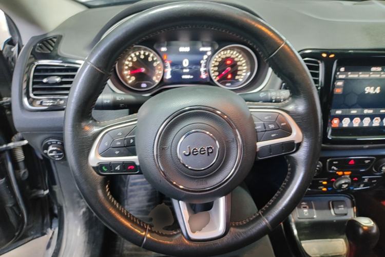 Used Jeep Compass 2019 220T Automatic Family Edition Steering Wheel