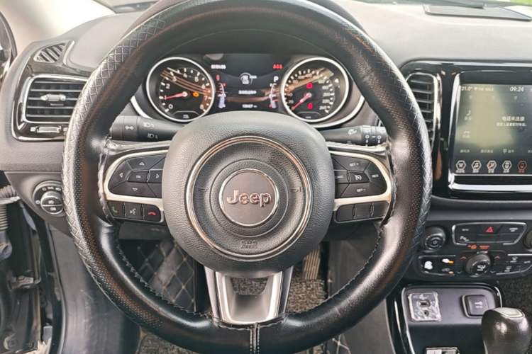 Used Jeep Compass 2019 220T Automatic Family Edition Steering Wheel