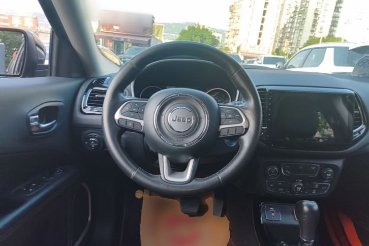 Used Jeep Compass 2019 220T Automatic Family Edition Steering Wheel